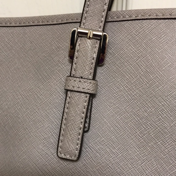 Michael Kors Jet Set Grommet Leather Tote - Picture 10 of 16